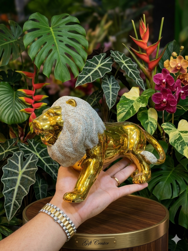Royal Golden Lion Majesty – Premium Gold & Silver Glitter Sculpture